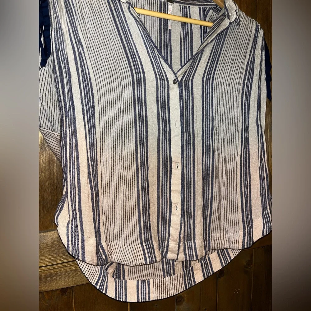 Free People boho style shirt. Size Medium